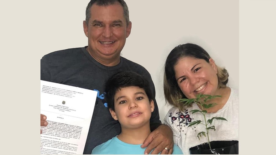 familia pernambuco Justiça autoriza família de Pernambuco a cultivar maconha para tratar filho autista